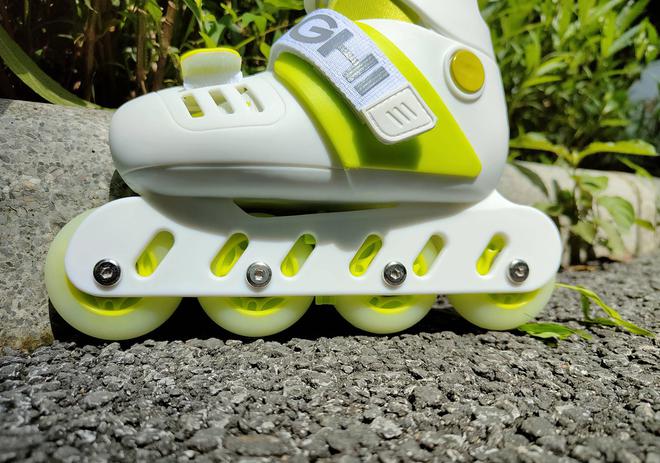 酷骑3-7岁儿童轮滑鞋R2使用体验,初学者滑轮鞋,舒适安全首选!
